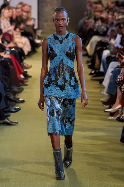 Look 19